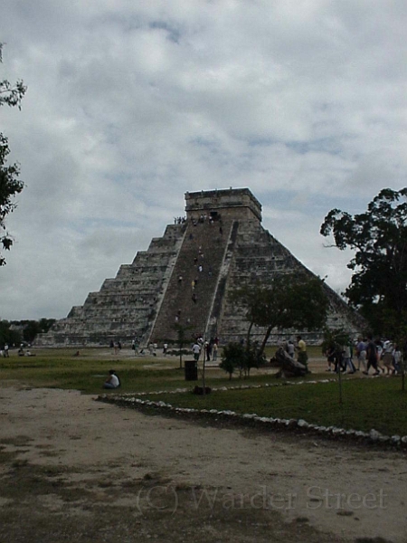 Chichen Itza Pyramid 3.jpg